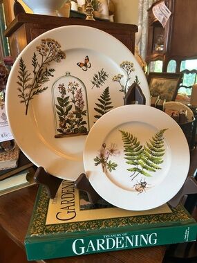 Botanical Fern and Wildflower Decorative Platter and Small Plate Set